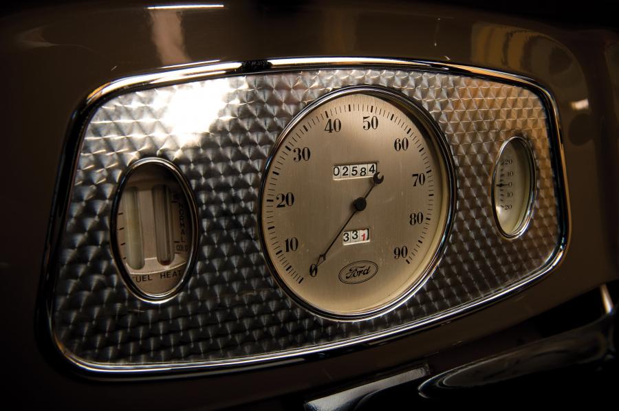  Ford V8 DeLuxe Station Wagon 1933 года  (фото 2 из 47)